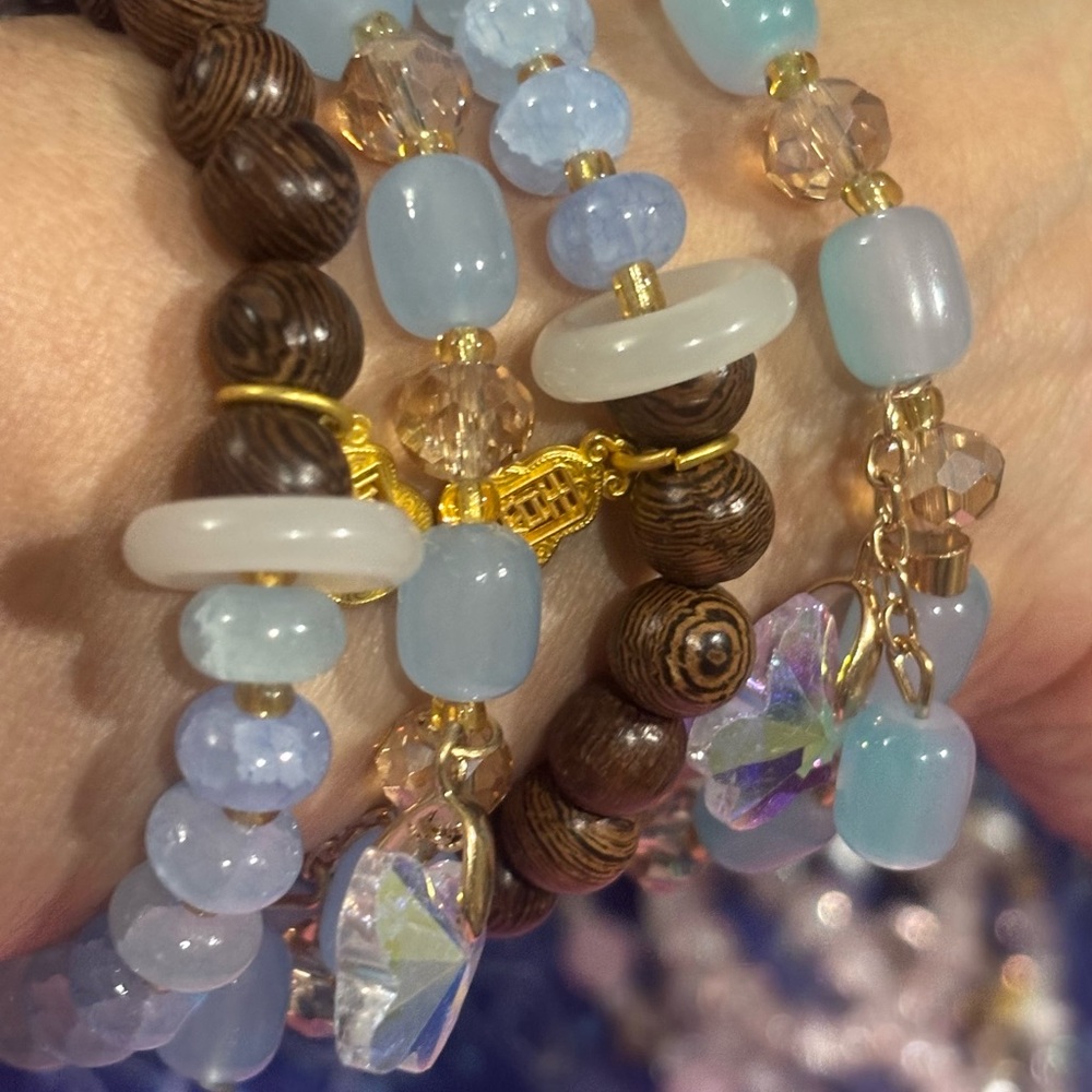 4 PC BRACELET SET OF BLUE & WOODEN BEADS WITH FLOWERS & GOLD MONEY BAGS CHARMS
